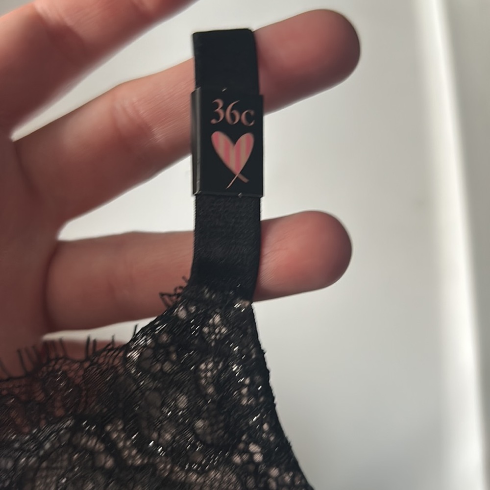NWOT VS Lace Plunge Bra - Picture 3 of 6